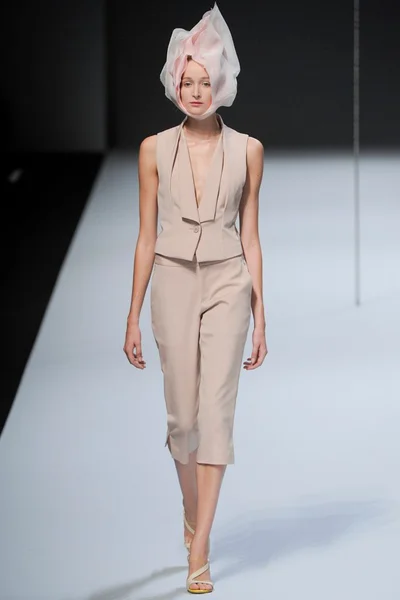 Look 2